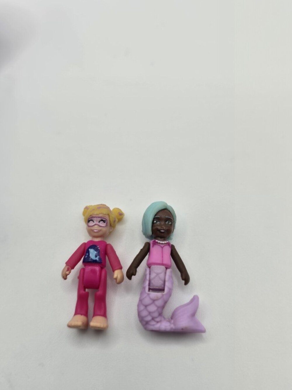 2018 Mattel Polly Tiny Pocket Places Birthday Surprise Party Compact Playset - Picture 2 of 8